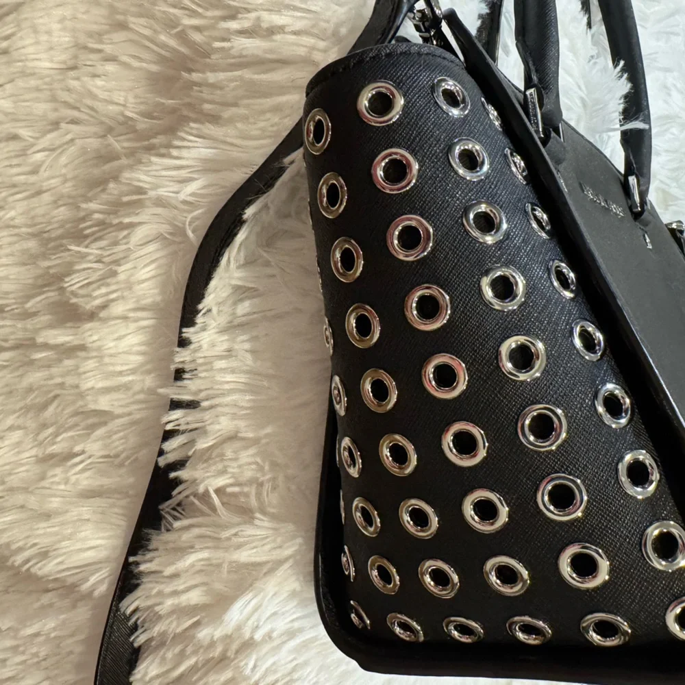 Modern Black MICHAEL Michael Kors Selma Grommet Medium shoulder, crossbody bag - Picture 5 of 16
